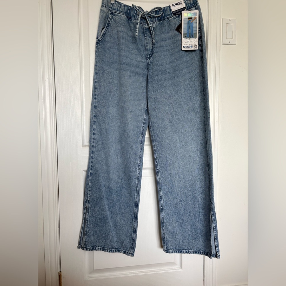 NWT Rewash Effortless Collection Pull on
Jeans. Sz L